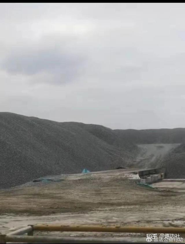 海陽市郭城鎮(zhèn)無名石料場揚塵污染嚴(yán)重