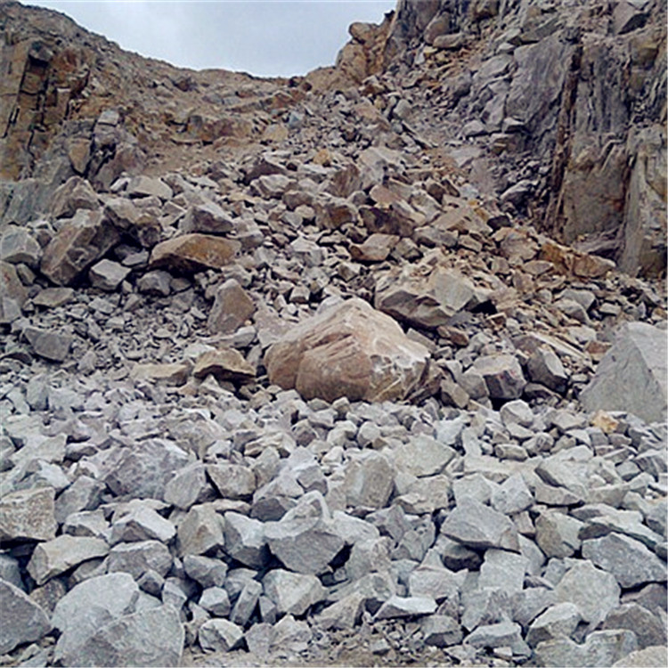 吉林陽光采石場(chǎng) 建筑石料石灰?guī)r規(guī)格多樣，狗頭石發(fā)貨快，就近供應(yīng)